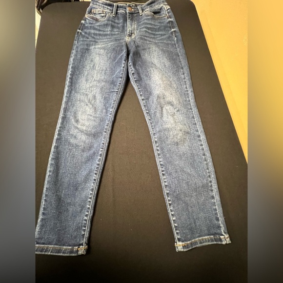 Judy Blue Denim - JUDY BLUE CLASSIC SLIM FIT JEANS  MEDIUM BLUE. GREAT CONDITION SIZE 5/27